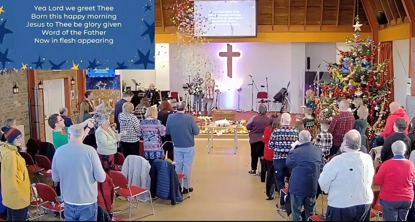 教會聖誕節主日聚會情景。（圖／翻攝自St Thomas’s Church, Aldridge臉書）